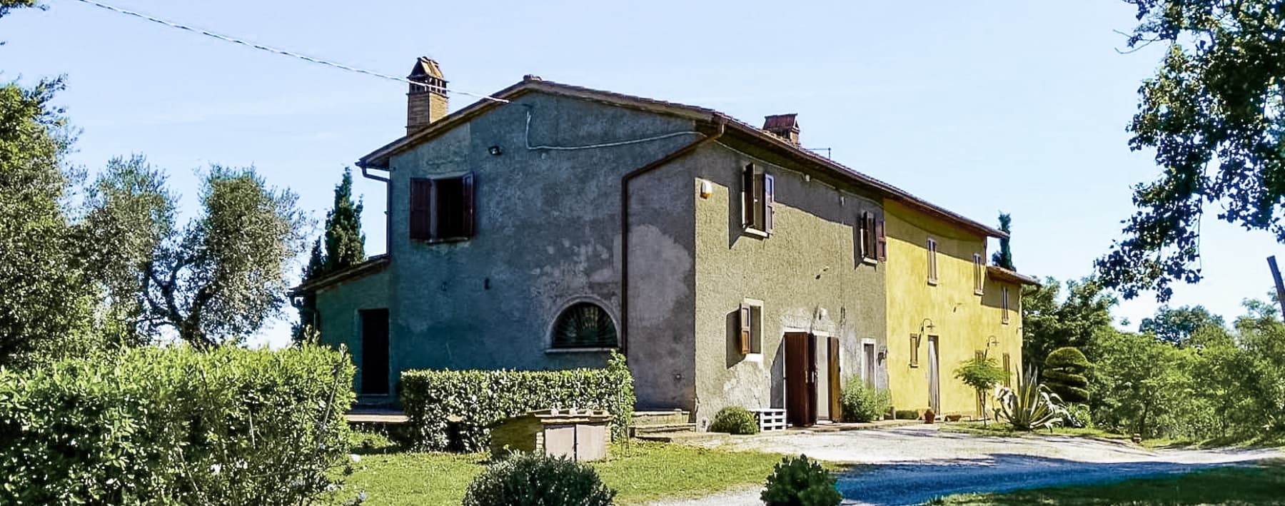 Rustic Country House Amidst Tuscany's Scenic Beauty