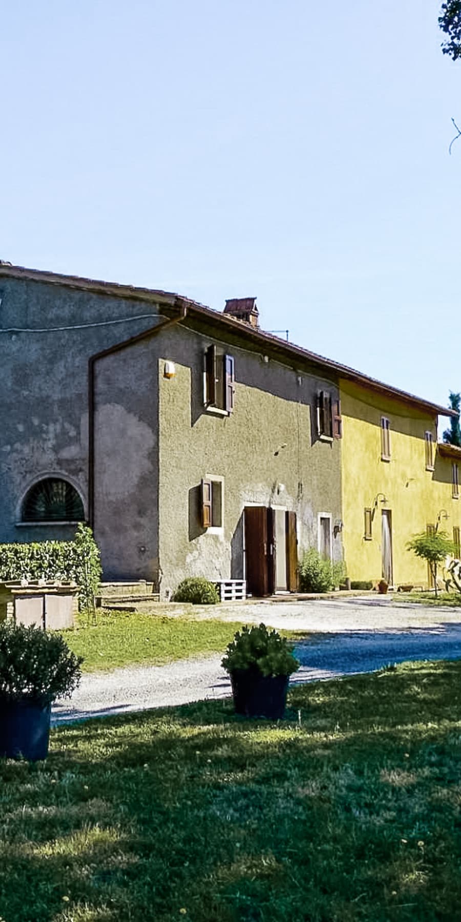 Rustic Country House Amidst Tuscany's Scenic Beauty
