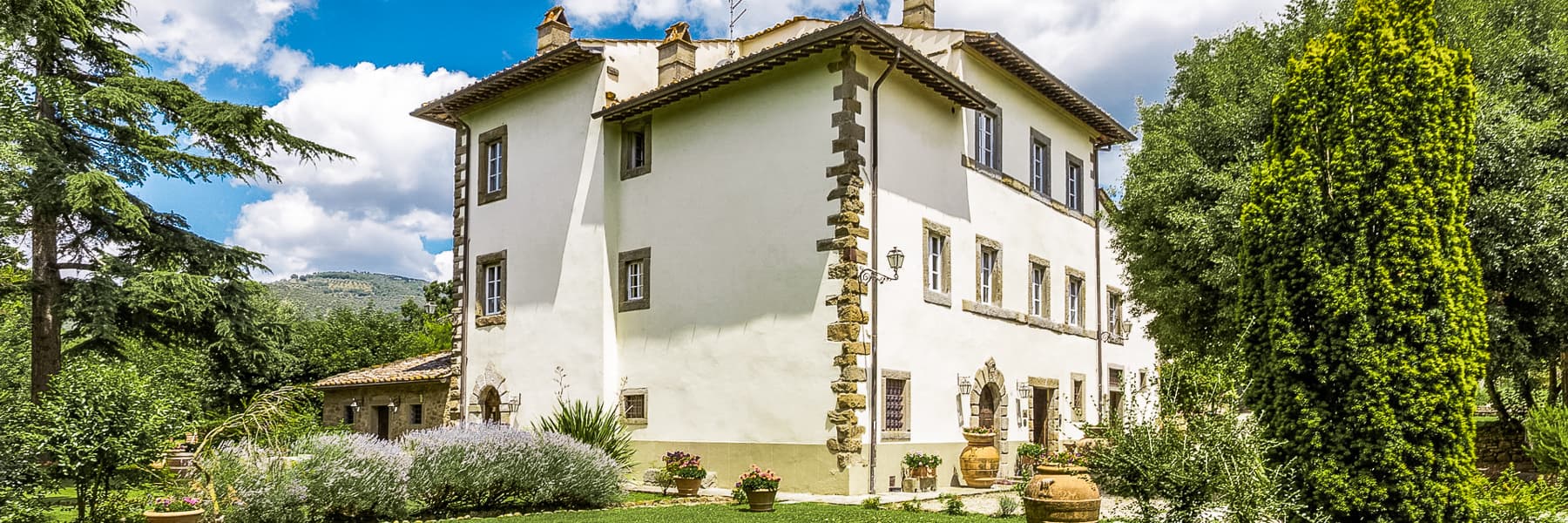 Charming 15-Bedroom Hotel in Cortona, Tuscany