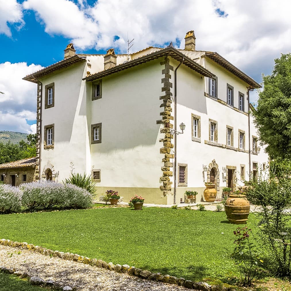 Charming 15-Bedroom Hotel in Cortona, Tuscany