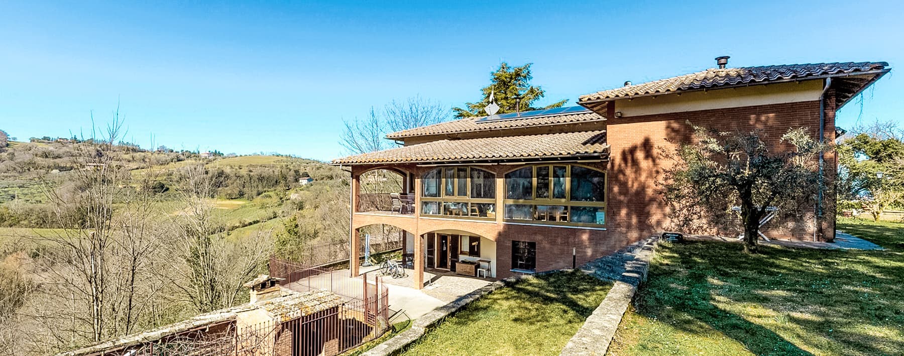 Panoramic Villa with Olive Grove in Tuscany