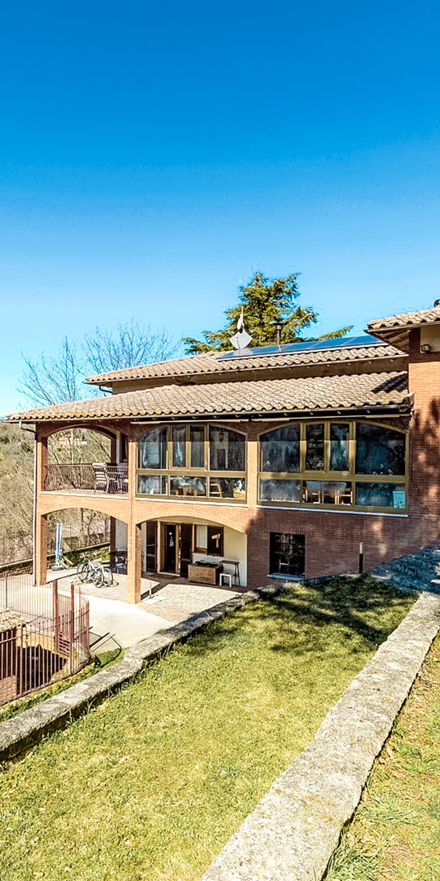 Panoramic Villa with Olive Grove in Tuscany