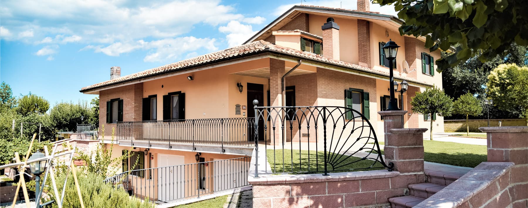 Villa panoramica con giardino ad Amandola, Marche