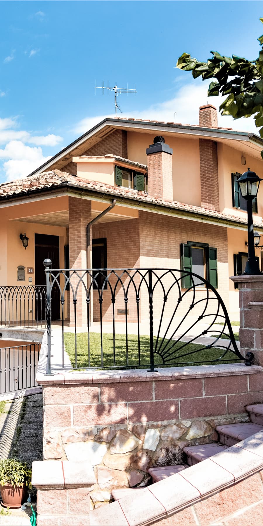 Villa panoramica con giardino ad Amandola, Marche