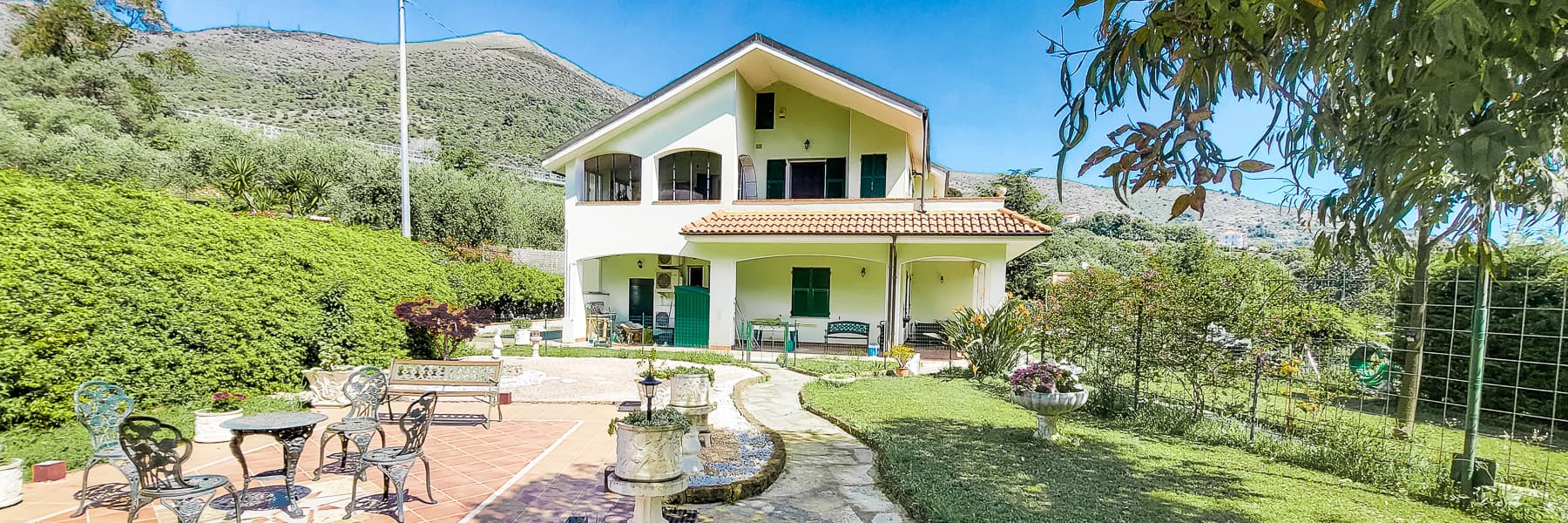 Sunny Villa Overlooking the Sea in Ceriale, Liguria