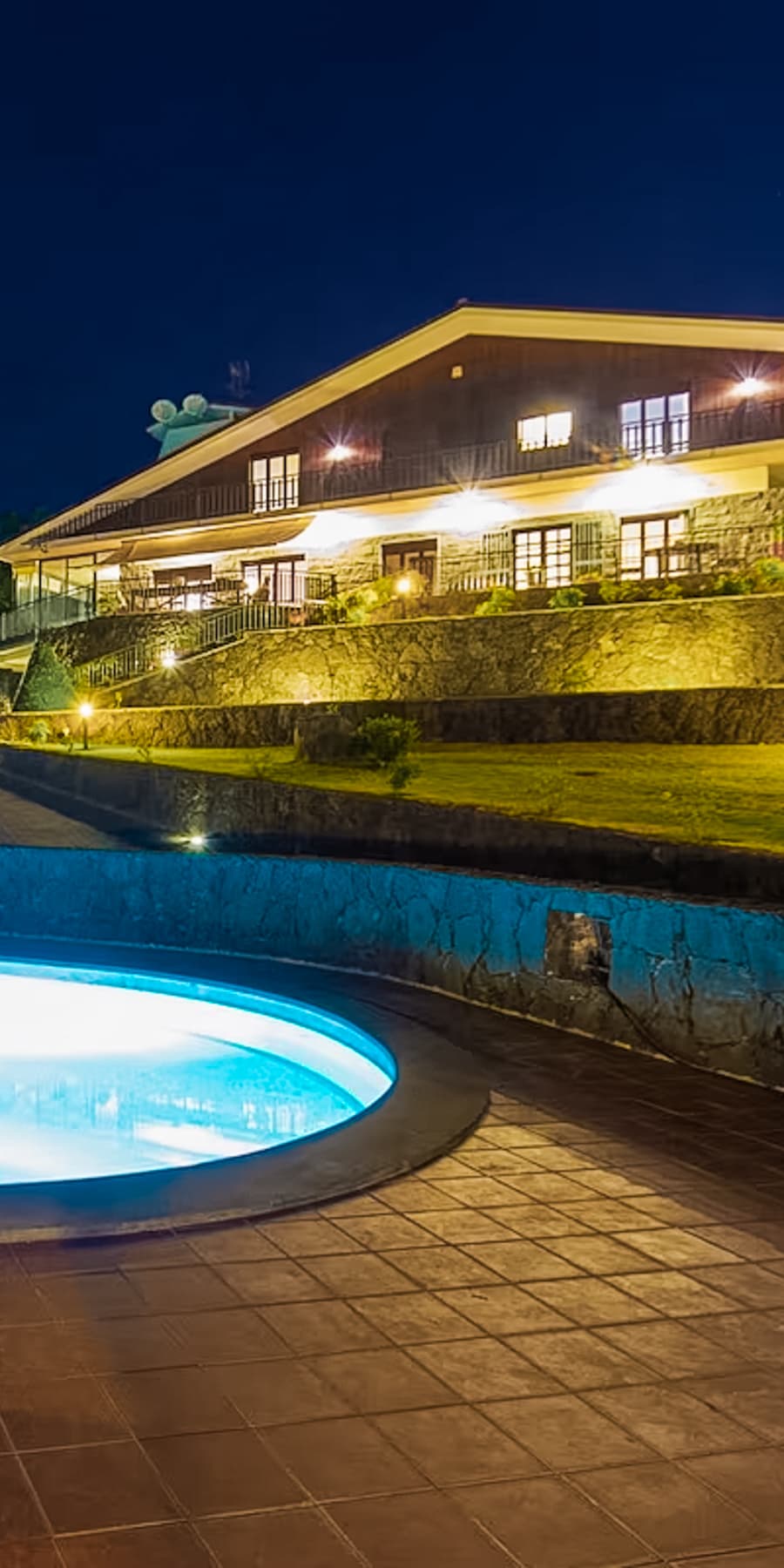 Villa esclusiva a Nicolosi con piscina e spa, 520 mq