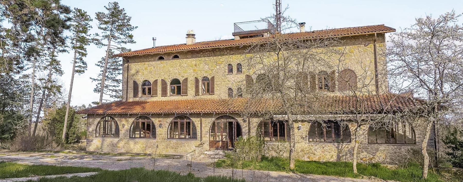 Rustic Farmhouse with Lake View in Umbria