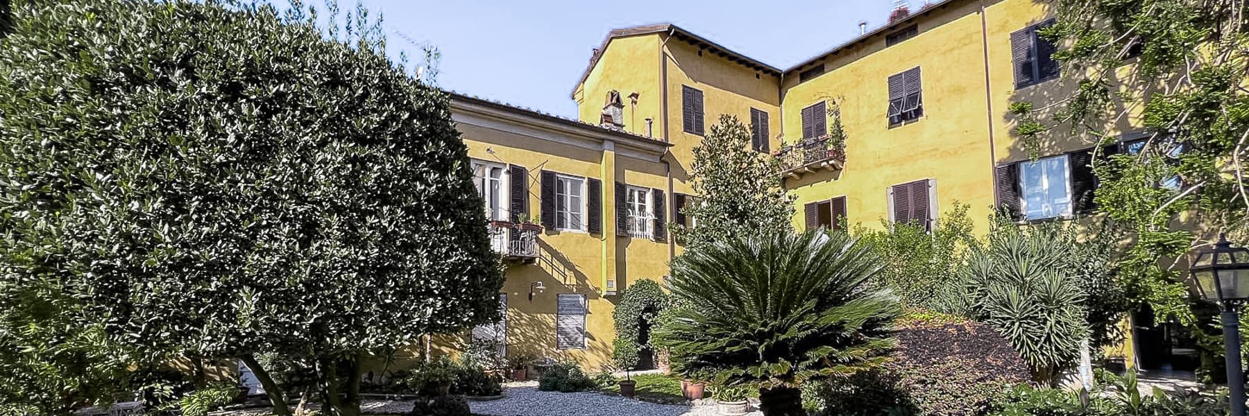 Historic Apartment in Lucca's Heart, Tuscany Charm