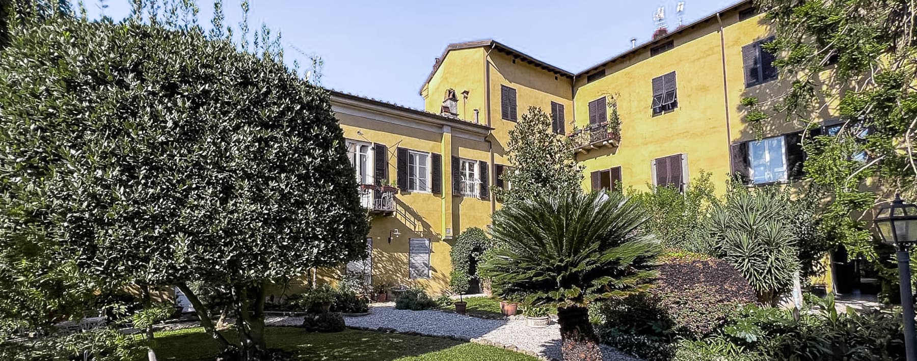 Historic Apartment in Lucca's Heart, Tuscany Charm