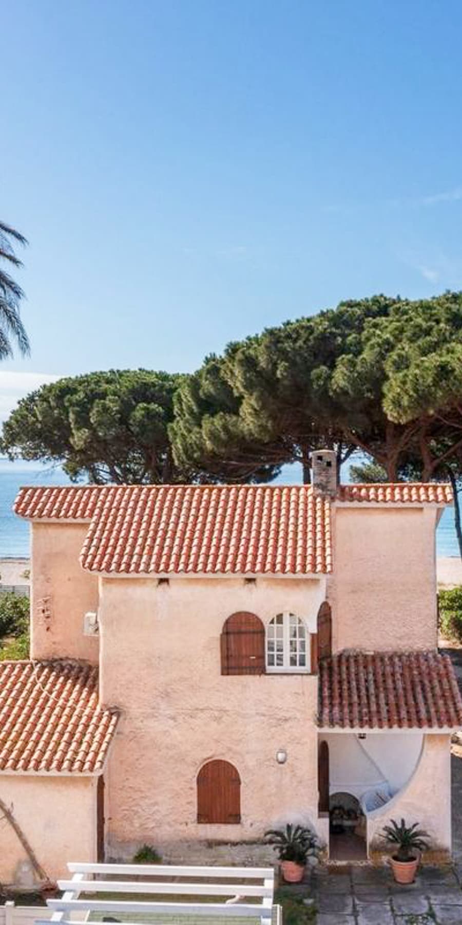 Villa elegante a Quartu Sant'Elena, 180 mq di charme