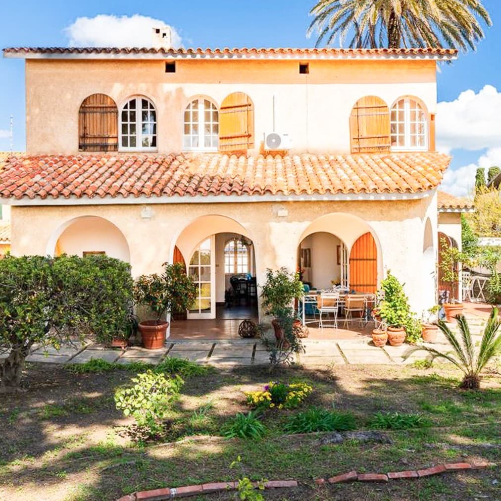 Villa elegante a Quartu Sant'Elena, 180 mq di charme