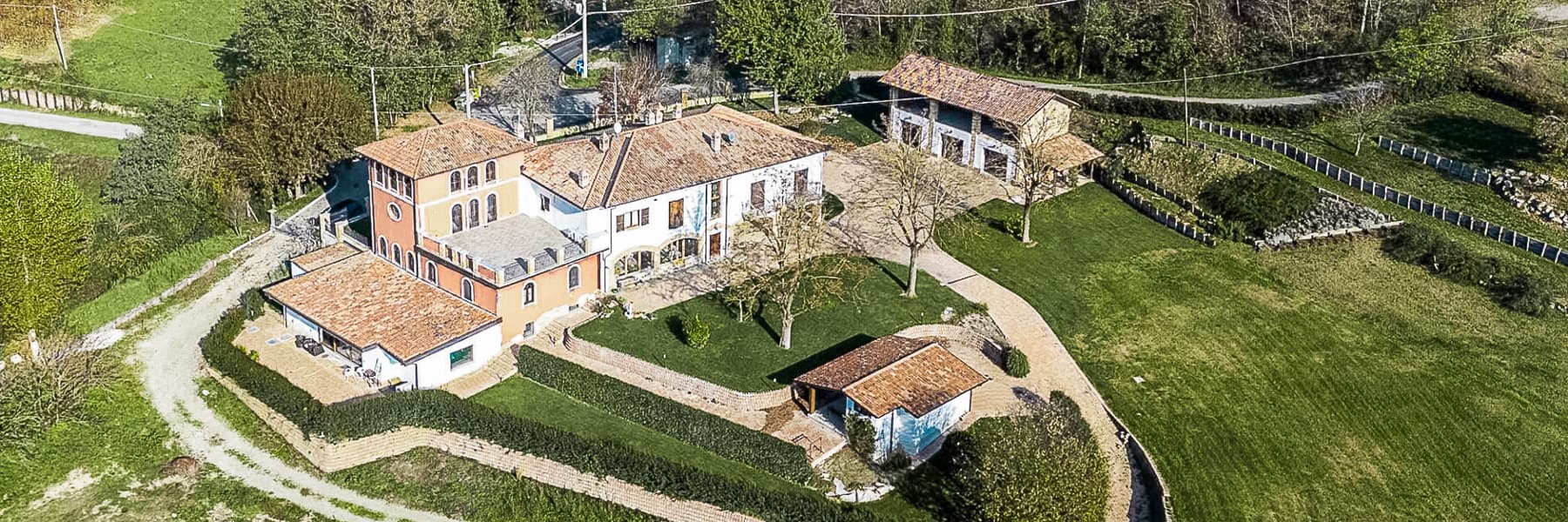 Villa storica con piscina a Volpedo nel Borgo più bello
