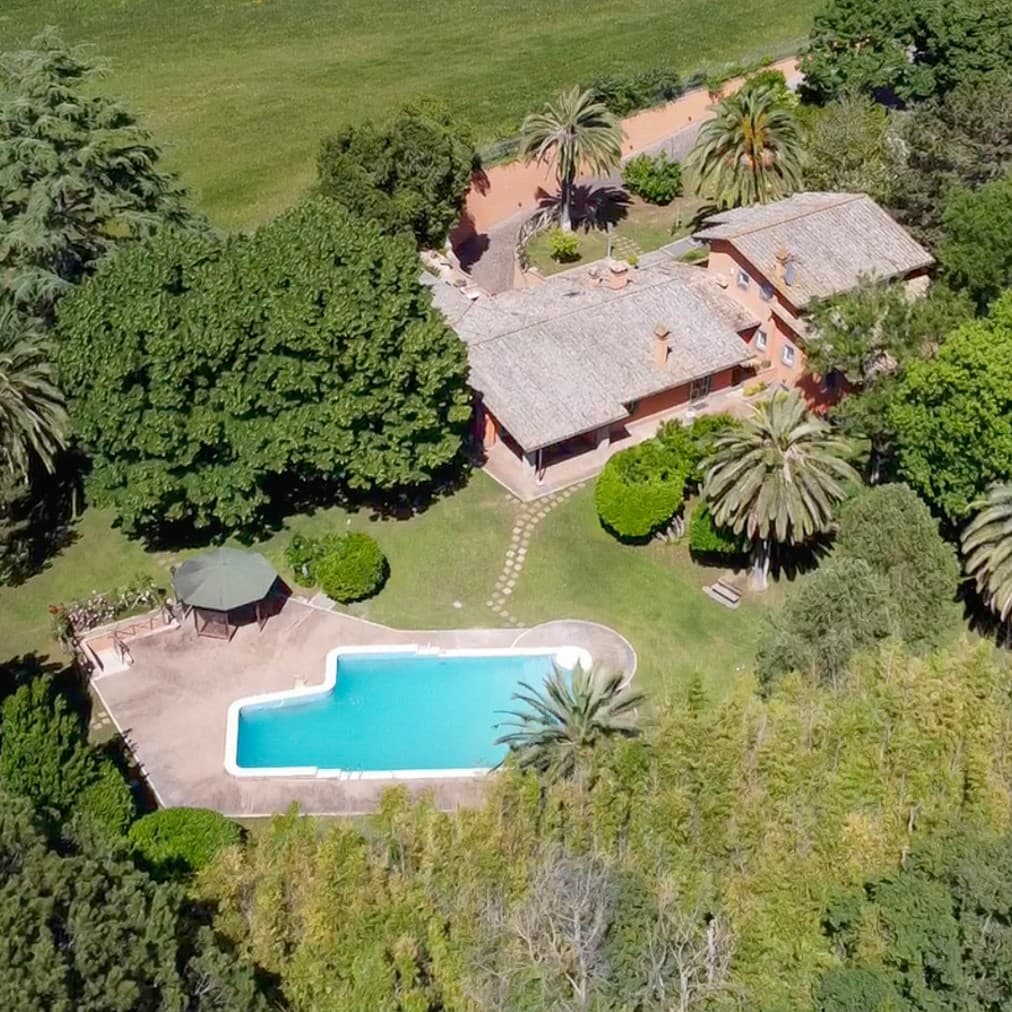 Elegant Villa with Pool in Rome, Lazio