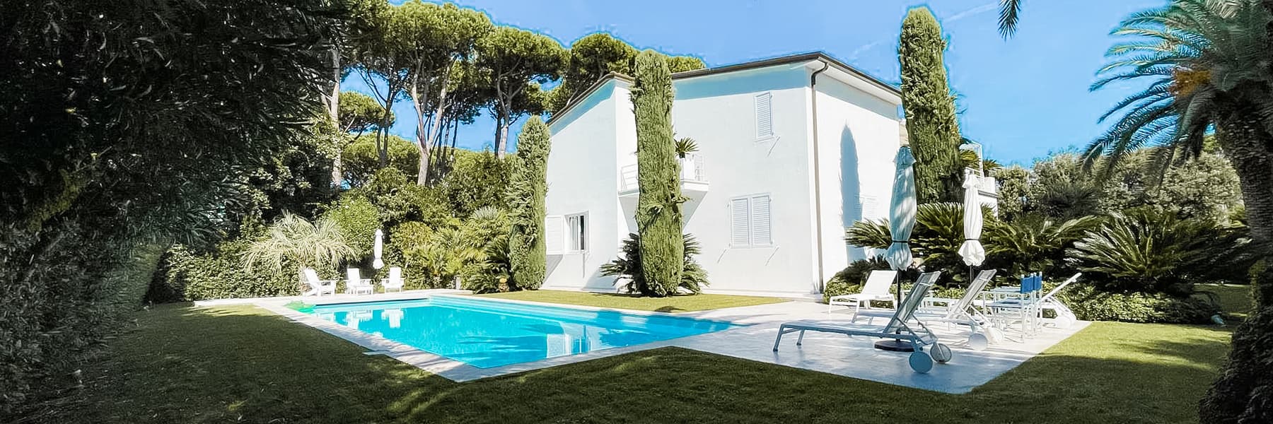 Villa con Piscina e Giardino a Forte dei Marmi, Toscana