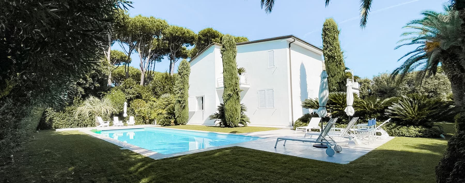 Villa con Piscina e Giardino a Forte dei Marmi, Toscana