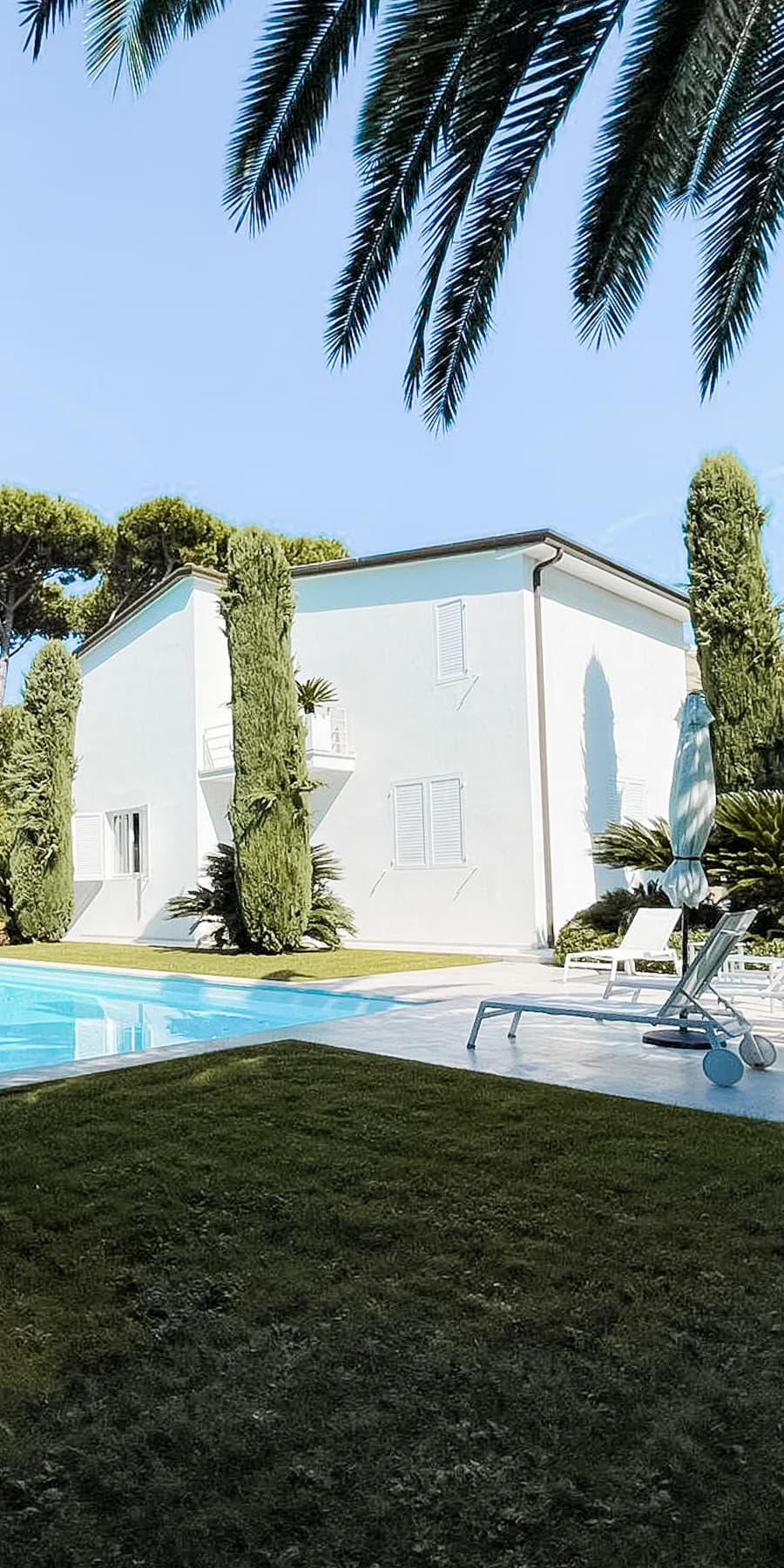 Villa con Piscina e Giardino a Forte dei Marmi, Toscana