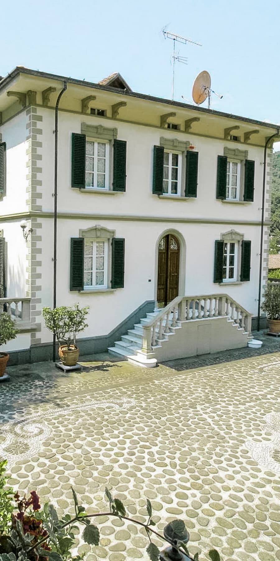 Elegant Villa with Park in Bagni di Lucca, Tuscany