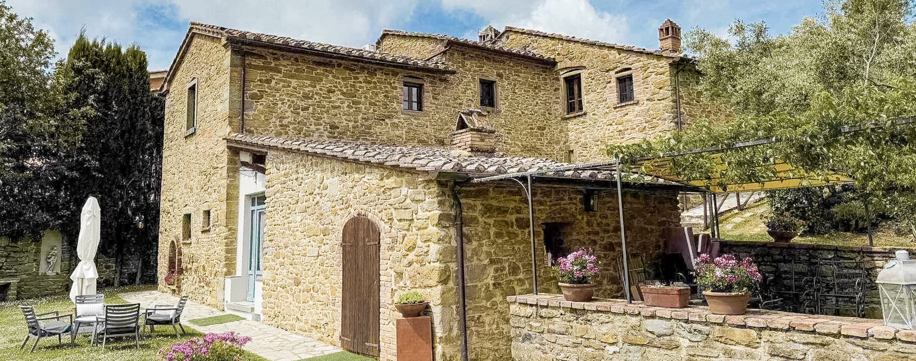 Rustic Country House with Pool in Cortona, Tuscany
