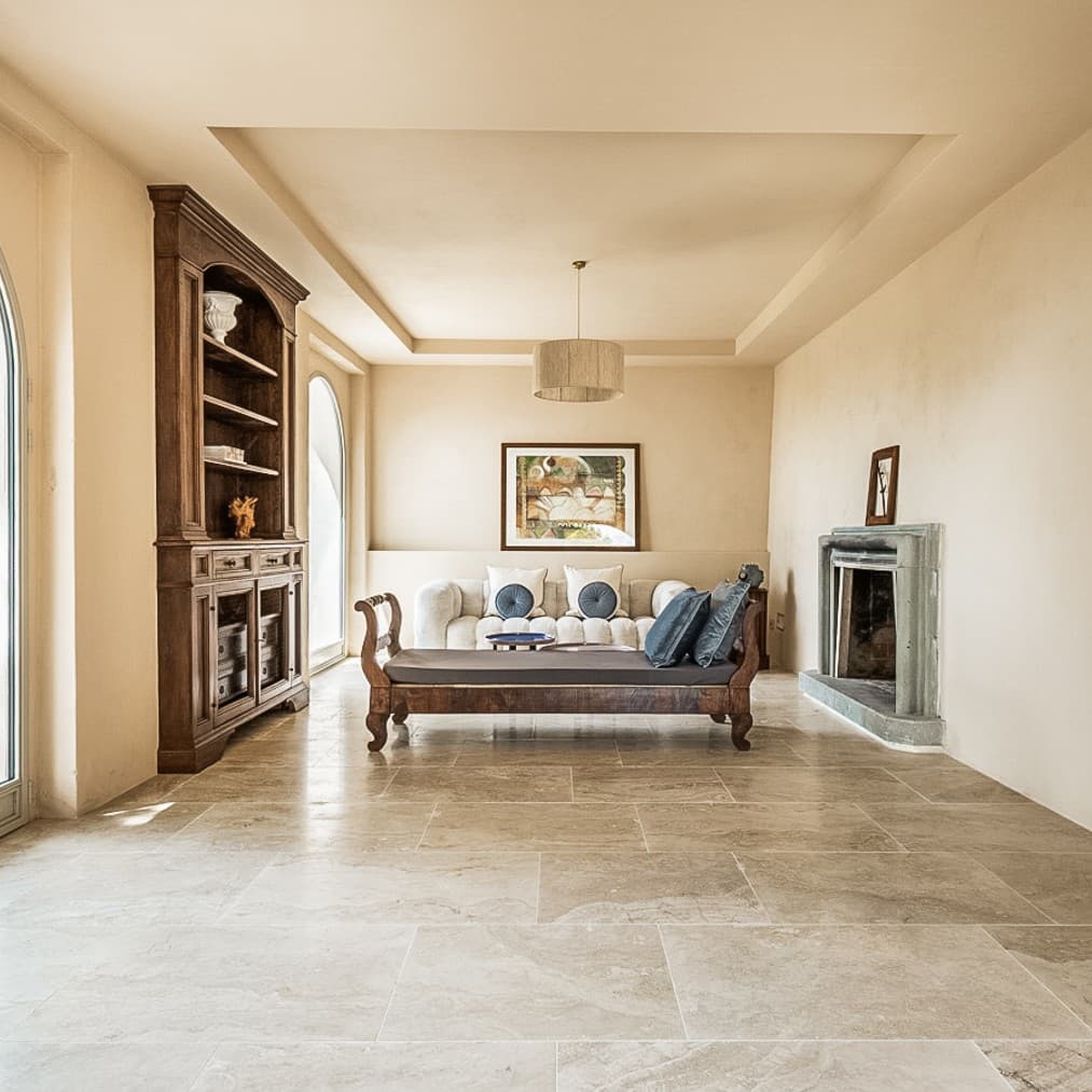 Magnificent Villa Overlooking Lake Trasimeno, Umbria