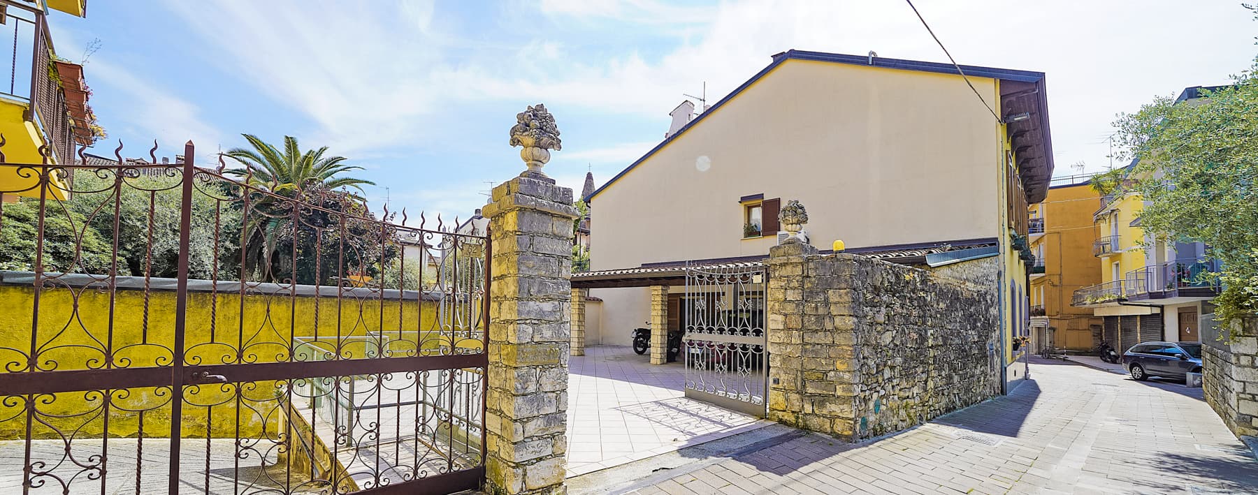 Grand Palace Overlooking Lake Garda, Lombardia