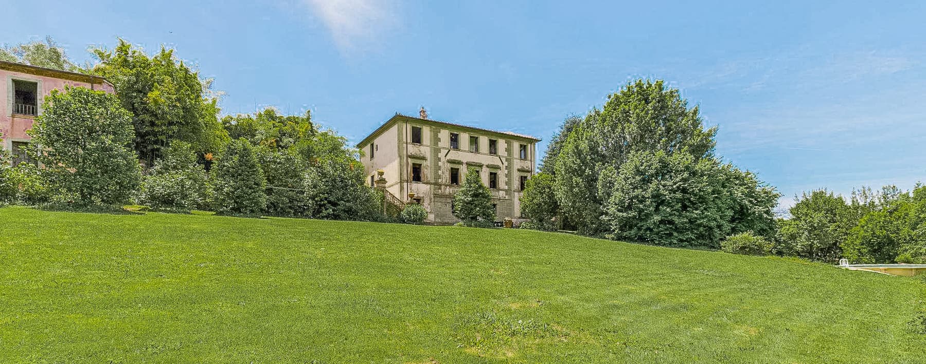 Spacious Villa in Lucca, Tuscany with Garden