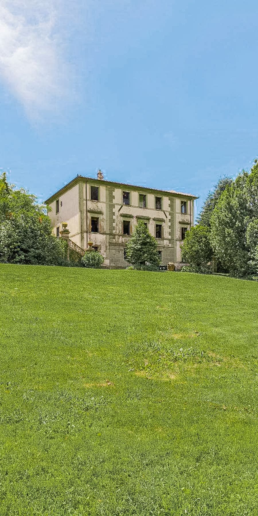 Spacious Villa in Lucca, Tuscany with Garden