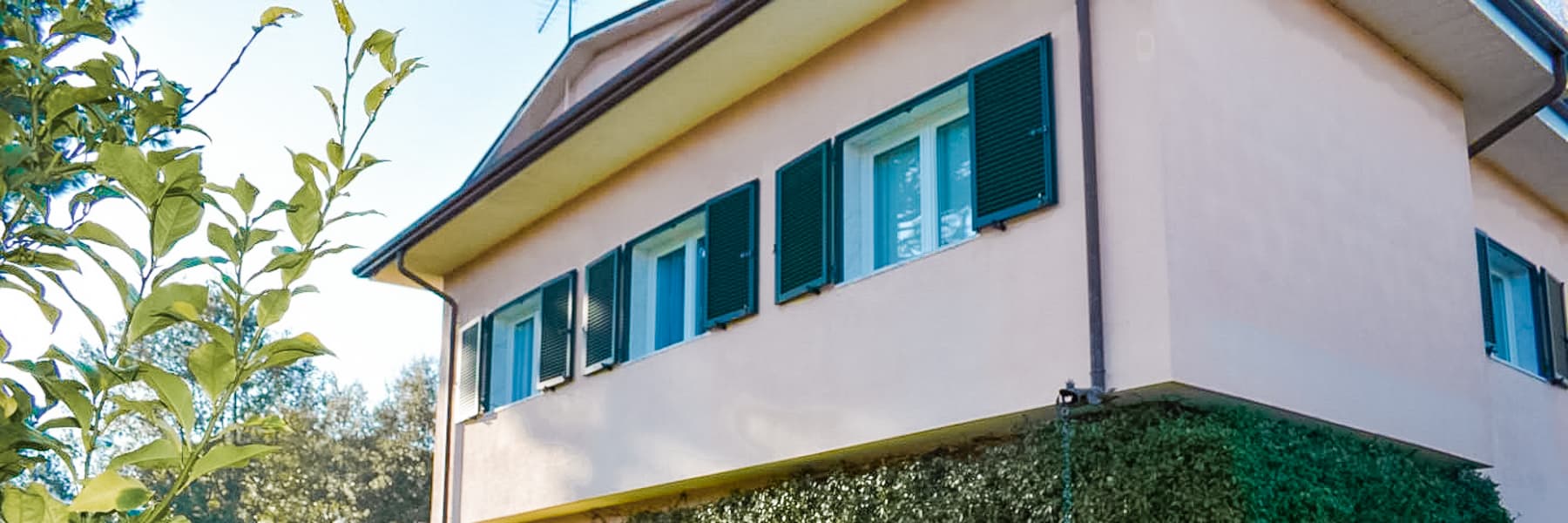 Villa con giardino a Ronchi, Massa, in zona verdeggiante