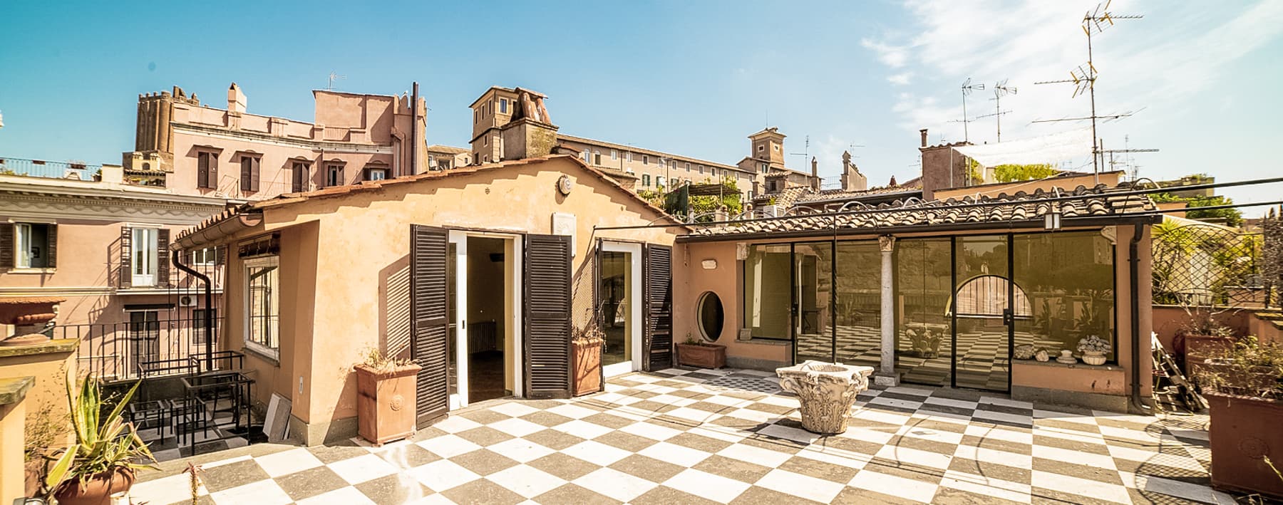 Historic Detached House Overlooking Imperial Forums, Rome