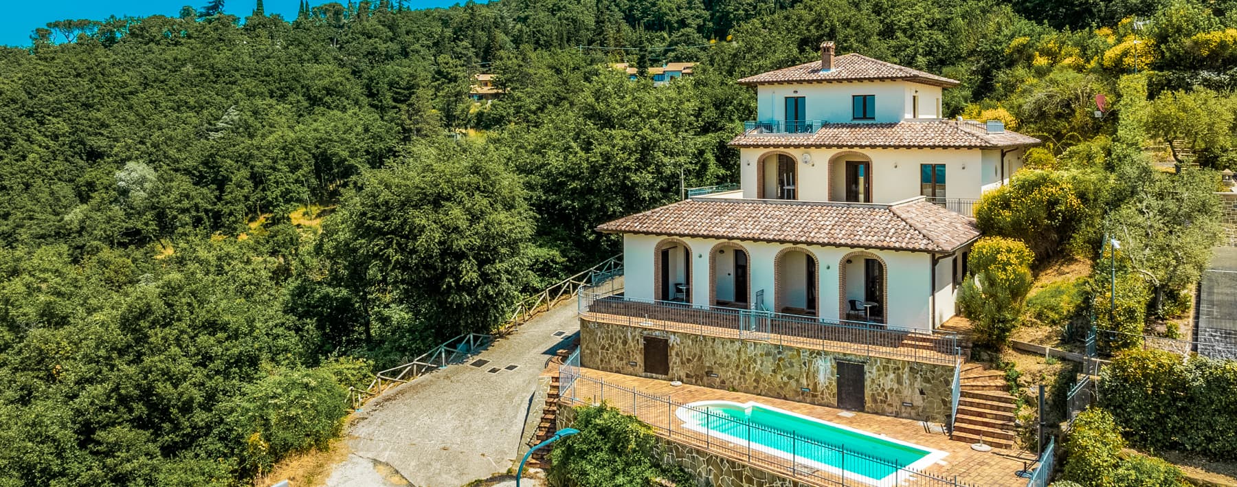 Villa con Piscina e Vista Lago a Lisciano Niccone, Umbria