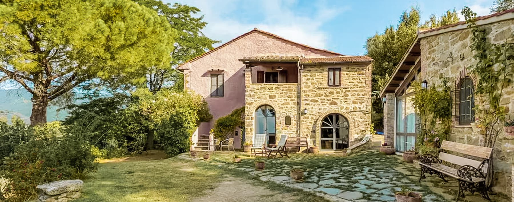 Country House with Lake View in Umbria's Castiglione del Lago