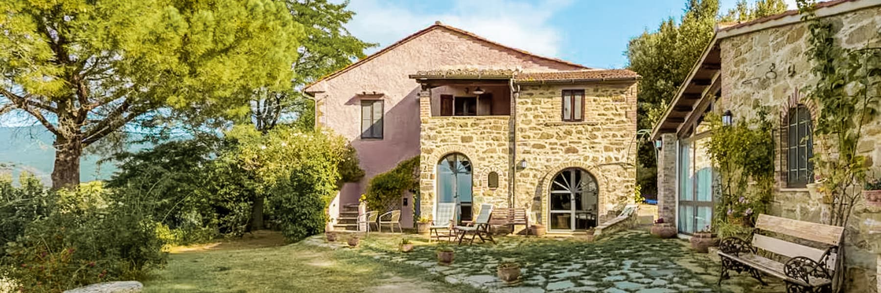 Country House with Lake View in Umbria's Castiglione del Lago