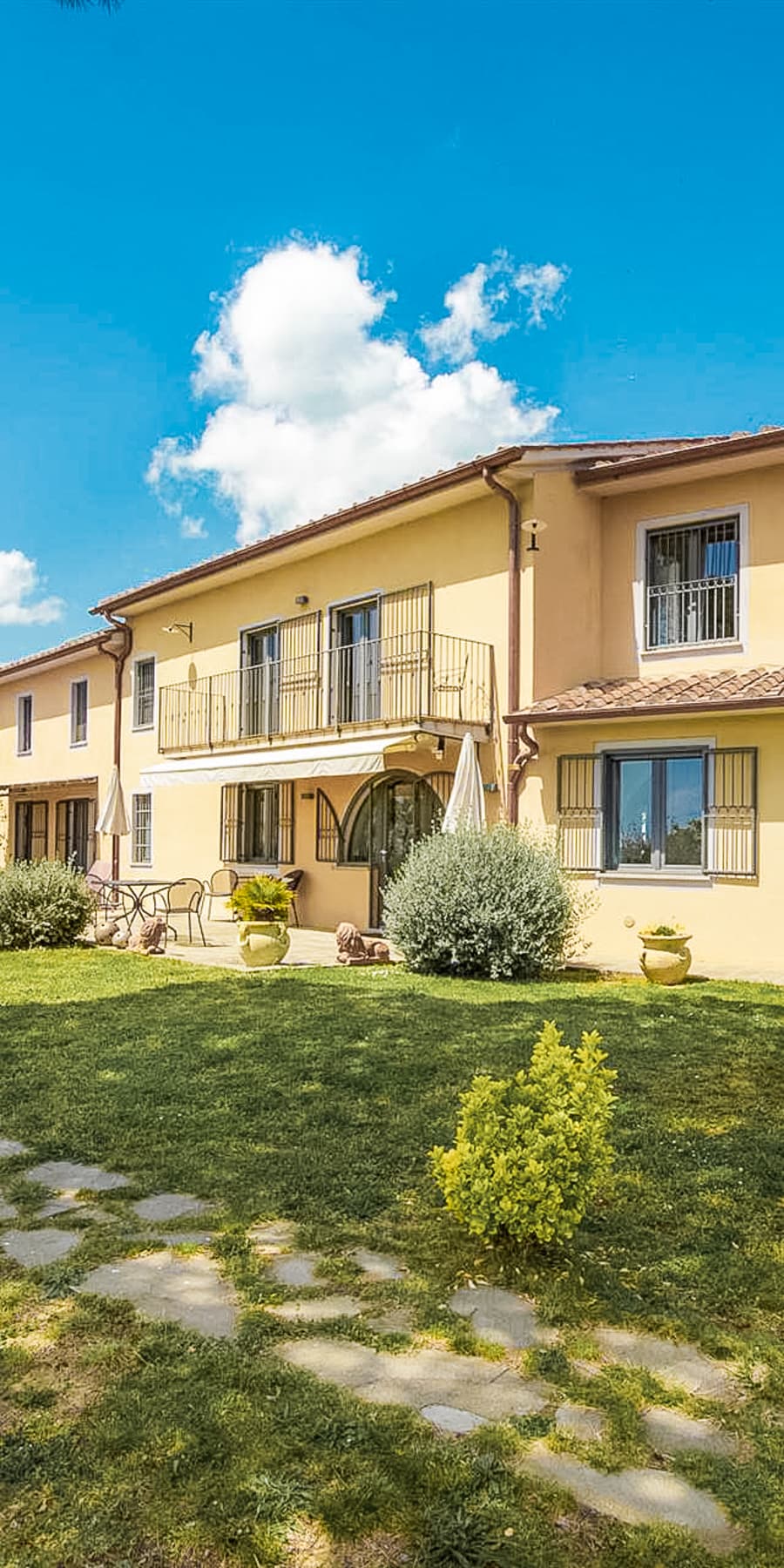 Villa with Lake View in Passignano, Umbria