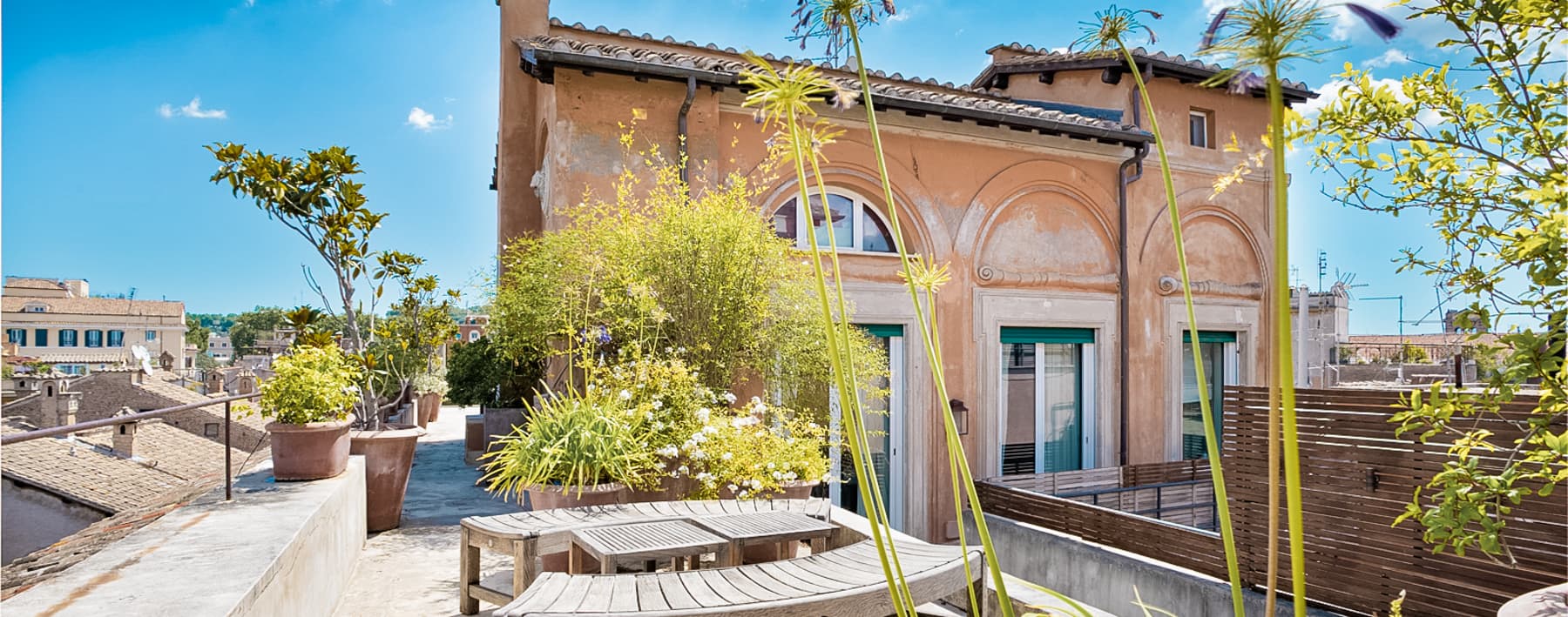 Penthouse with Panoramic Terrace in Trastevere, Rome
