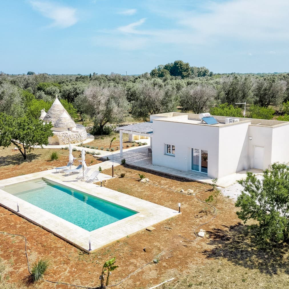Trullo ristrutturato con piscina a Ostuni, Puglia