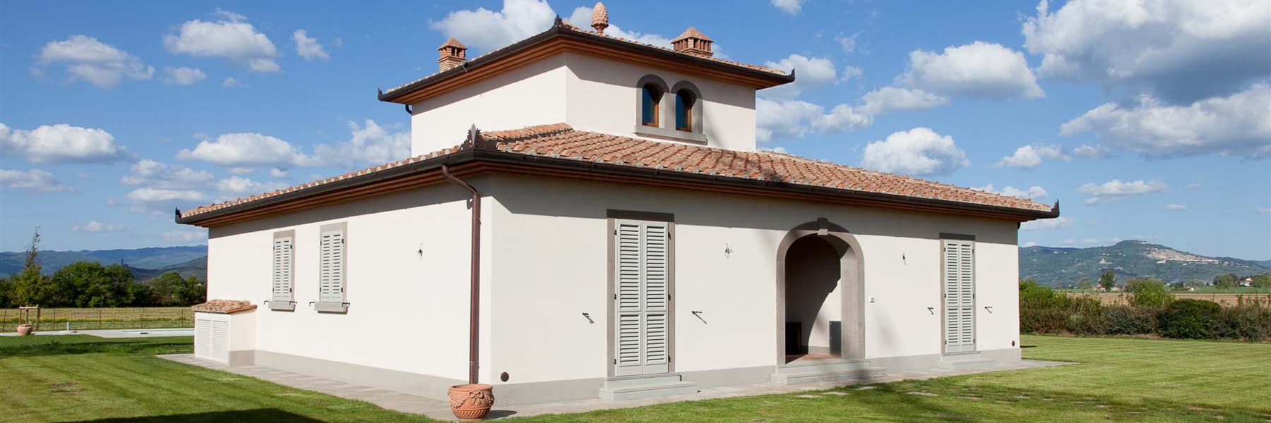 Villa con torretta panoramica a Cortona, Toscana