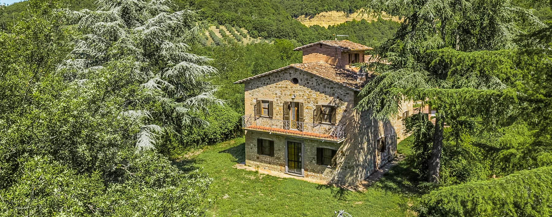 Casale con Torretta e Terreno a Città della Pieve, Umbria