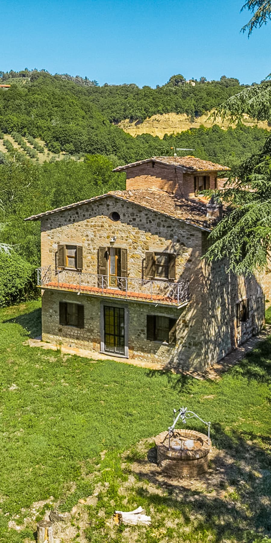 Casale con Torretta e Terreno a Città della Pieve, Umbria
