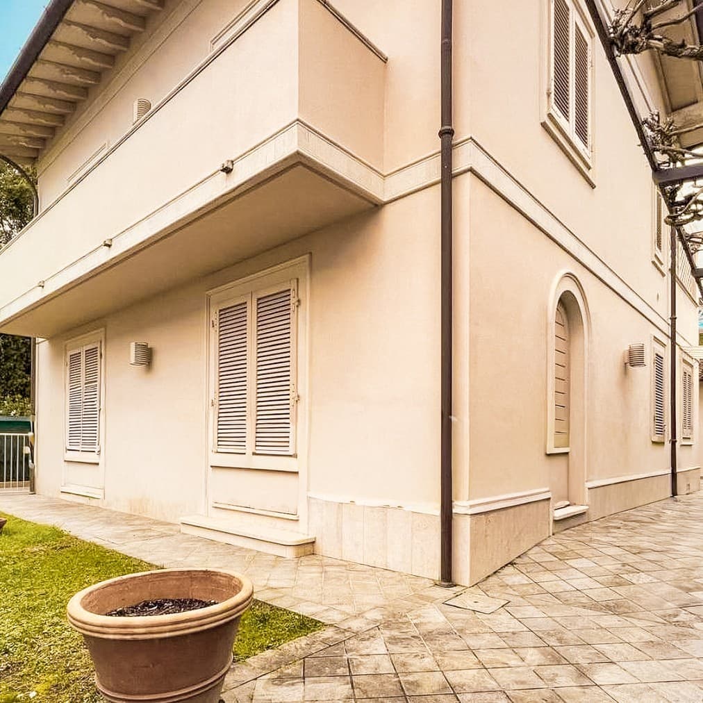Villa moderna a Forte dei Marmi, vicino al mare