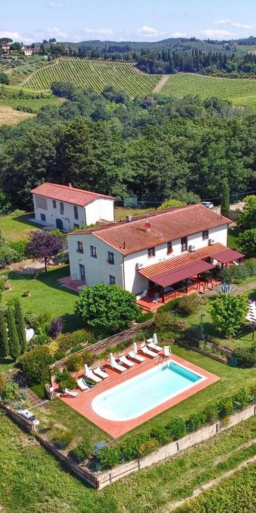 Casale con piscina panoramica nella campagna toscana