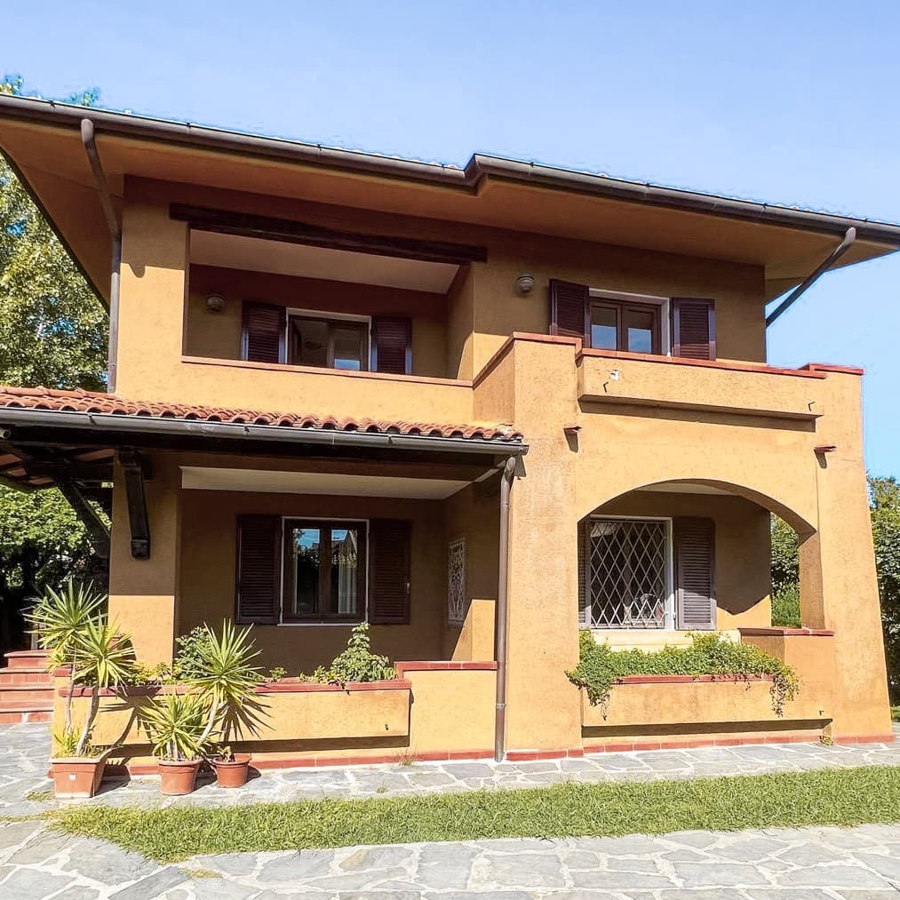 Villa esclusiva a Forte dei Marmi con giardino ampio