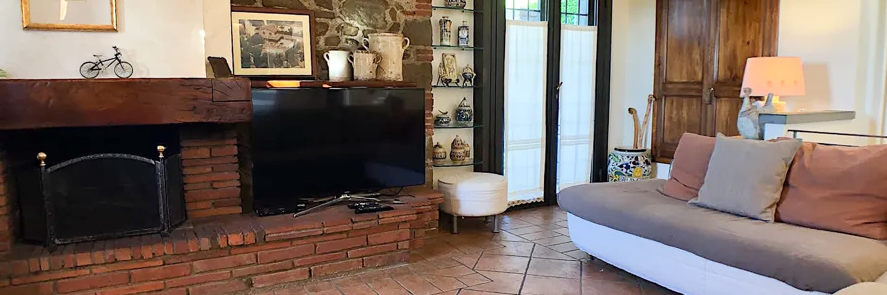 Colonica panoramica con piscina a Vinci, Toscana