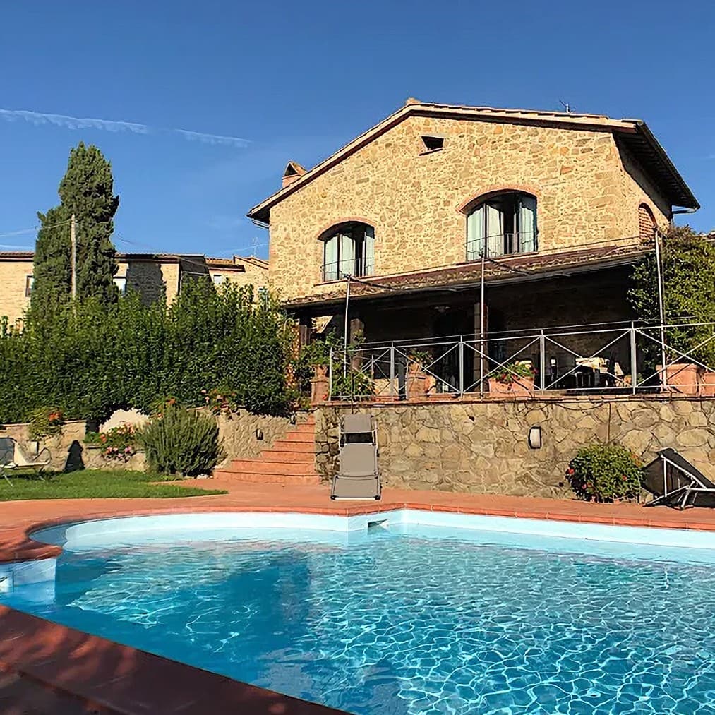 Colonica panoramica con piscina a Vinci, Toscana