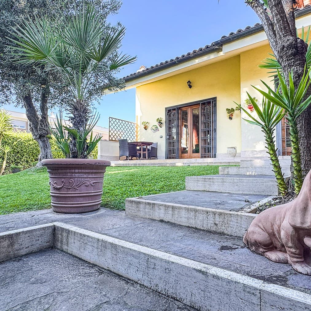 Villa bifamiliare con giardino nel cuore di Roma