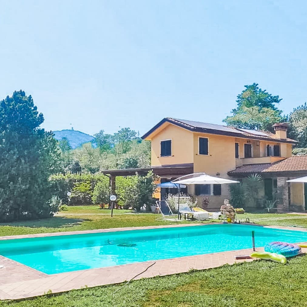 Villa elegante a Castelnuovo Magra, 243 mq di lusso