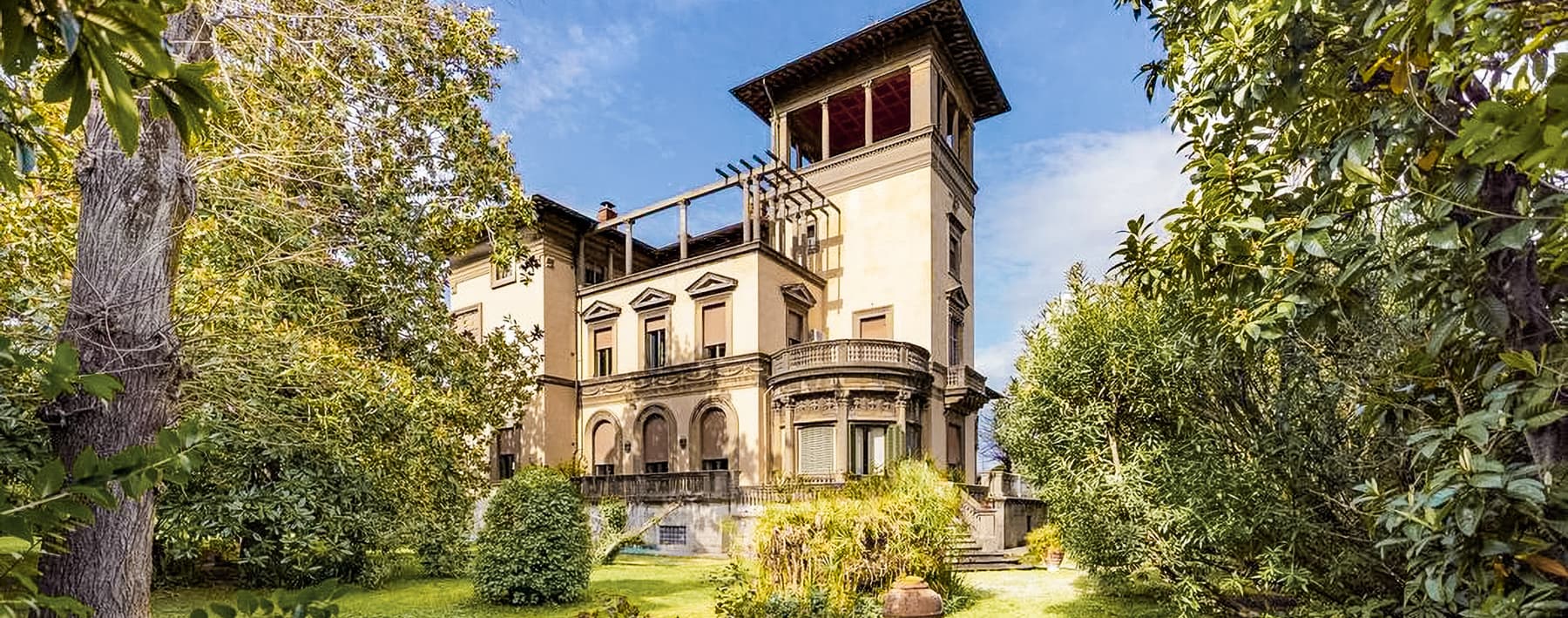 Historic Villa with Private Garden in Tuscany