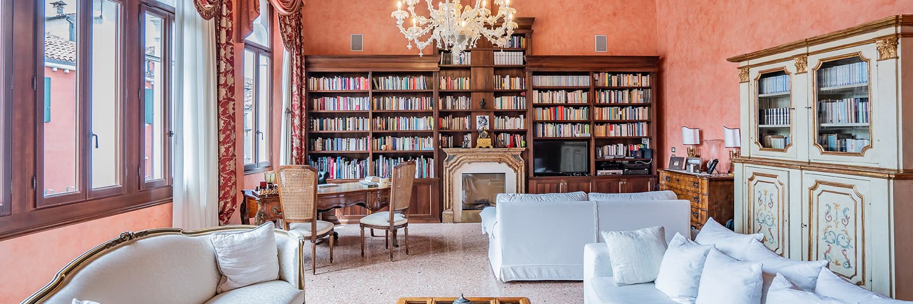 Apartment in Venice, Veneto: Charming City Living