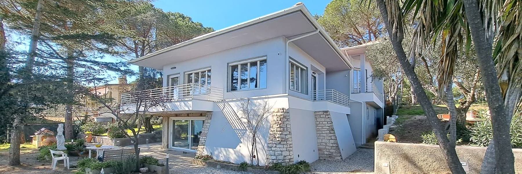 Villa ristrutturata con giardino a Rosignano Marittimo