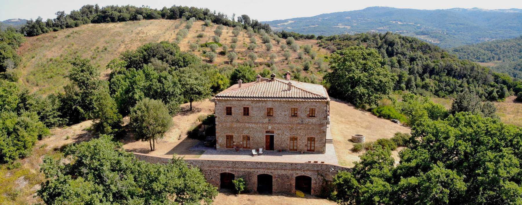 Casale Toscano in Vendita a Pomarance, 500 mq di Charme