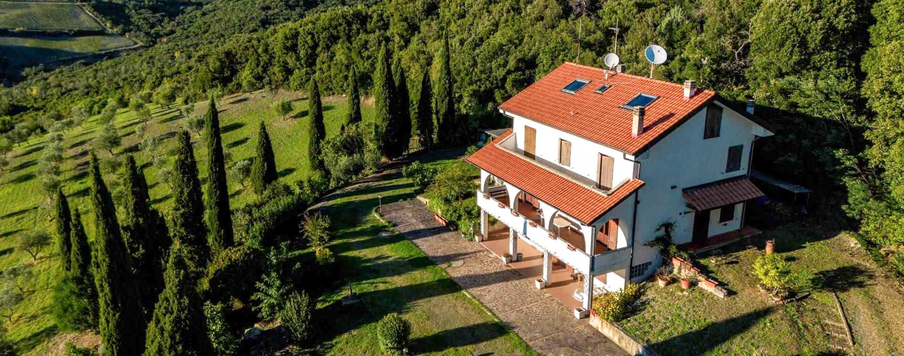 Villa panoramica a Riparbella, cuore della Toscana