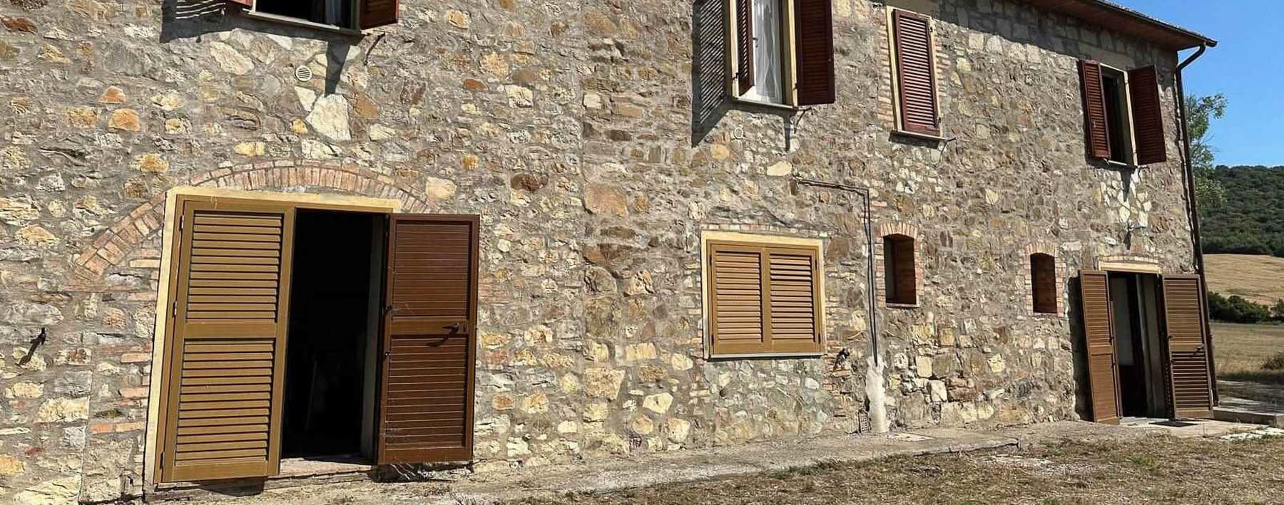 Casale in pietra nelle colline di Campagnatico, Toscana